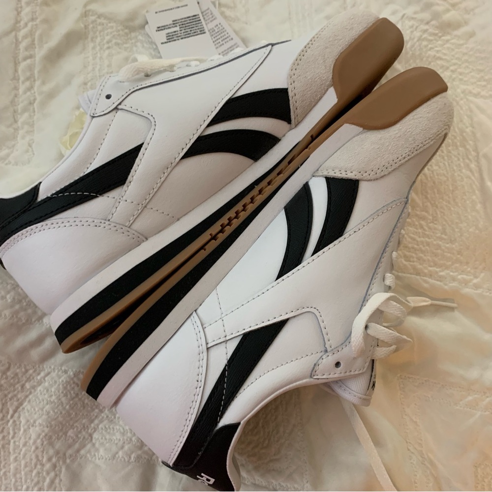Reebok sneakers sz 7men/ 8 women - Picture 5 of 12